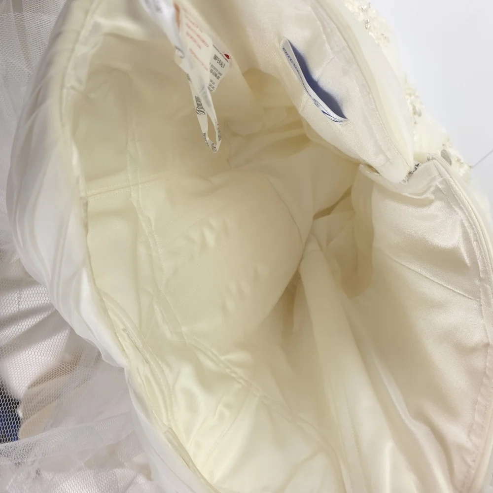 Elegant Cream Strapless Wedding Dress Sz 6 - Picture 9 of 13